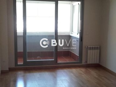 Piso con balcón en venta en FUENTE CISNEROS 19