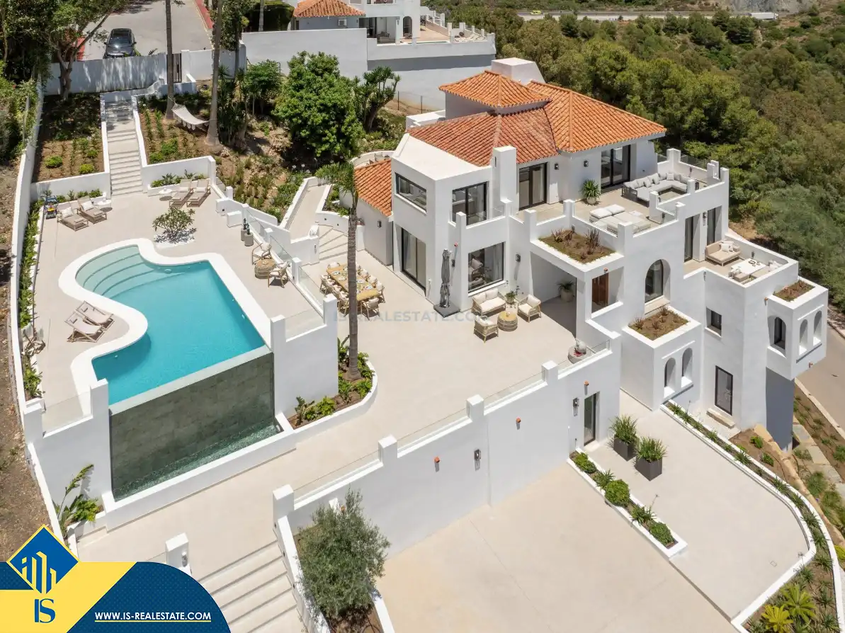 Chalet con piscina en venta en Nueva Andalucía