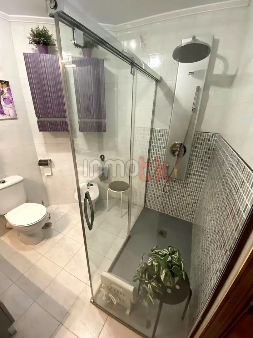 Badezimmer von Wohnung zum Verkauf in A Coruña Capital  mit Möbliert