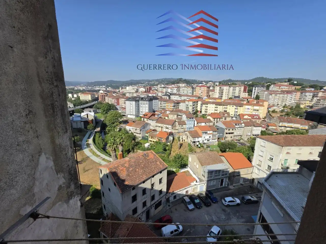 Außenansicht von Wohnung zur Miete in Ourense Capital  mit Heizung, Terrasse und Abstellraum