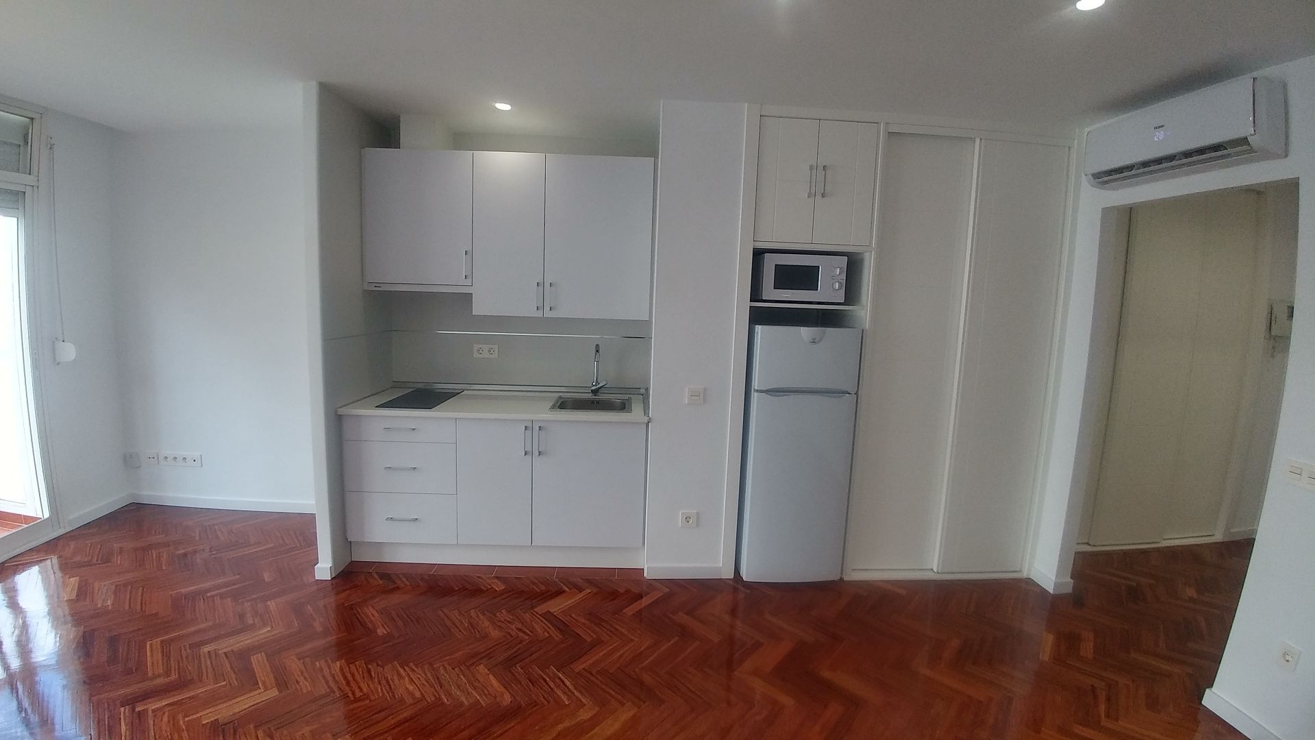 Cocina de Estudio de alquiler en  Madrid Capital con Aire acondicionado