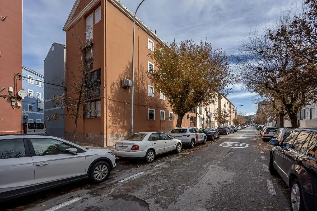 Exterior view of Flat for sale in  Granada Capital  with Balcony