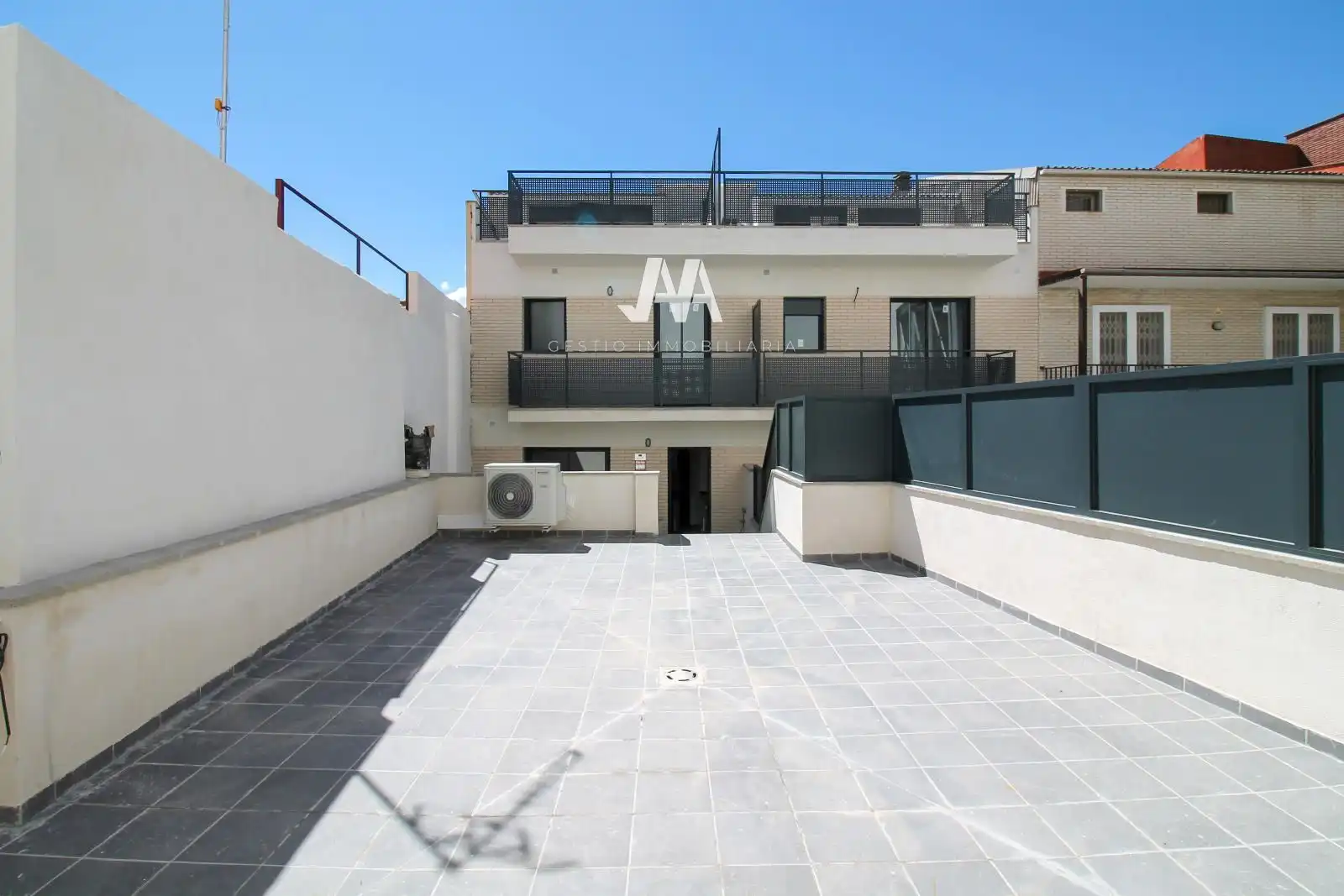 Vista exterior de Dúplex en venda en Igualada amb Calefacció, Terrassa i Forn