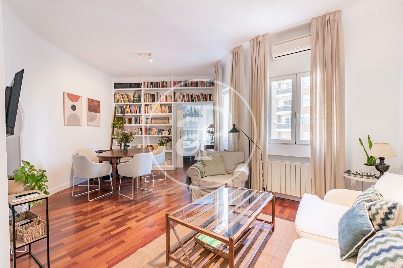 Sala de estar de Piso de alquiler en  Madrid Capital con Aire acondicionado, Calefacción y Trastero