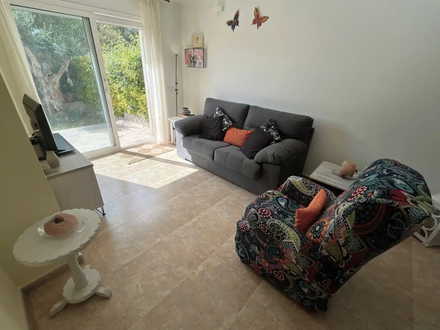 Sala de estar de Planta baja en venta en Castell d'Aro, Platja d'Aro i s'Agaró con Aire acondicionado, Jardín privado y Terraza
