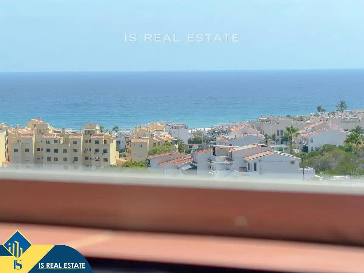 Vista exterior de Estudi en venda en Torrevieja amb Calefacció, Terrassa i Moblat