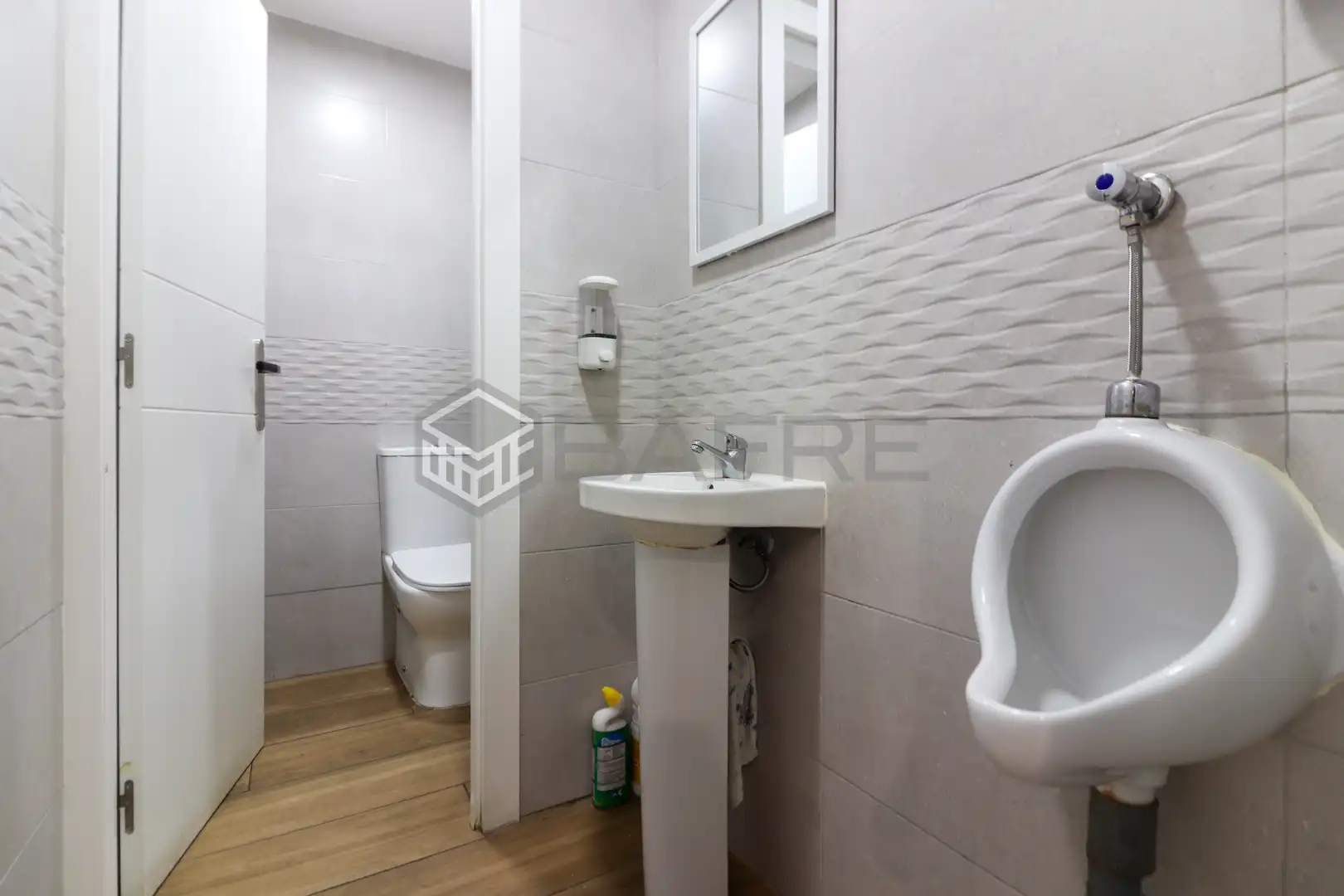 Badezimmer von Geschaftsraum zur Miete in Madrid