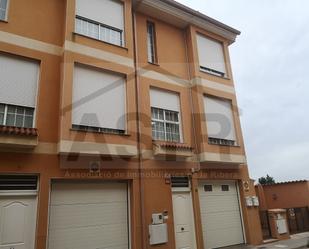 Vista exterior de Casa adosada en venda en Benicull de Xúquer