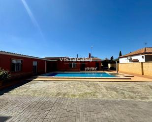 Exterior view of House or chalet for sale in El Viso del Alcor  with Air Conditioner, Private garden and Terrace