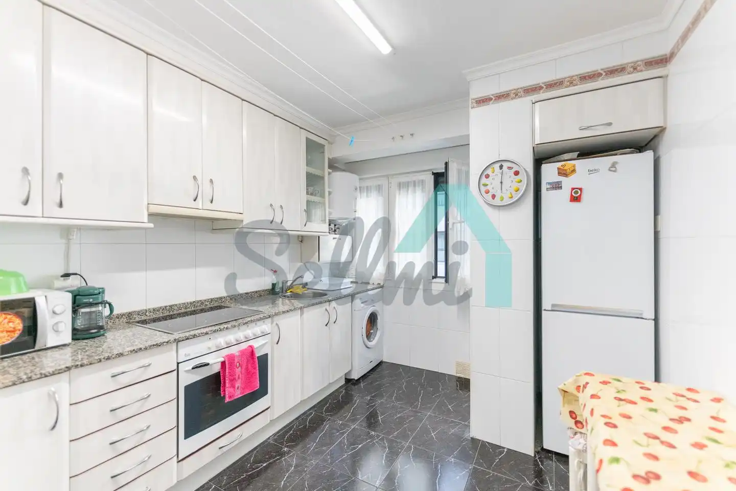 Cocina de Piso de alquiler en Gijón  con Calefacción, Parquet y Amueblado
