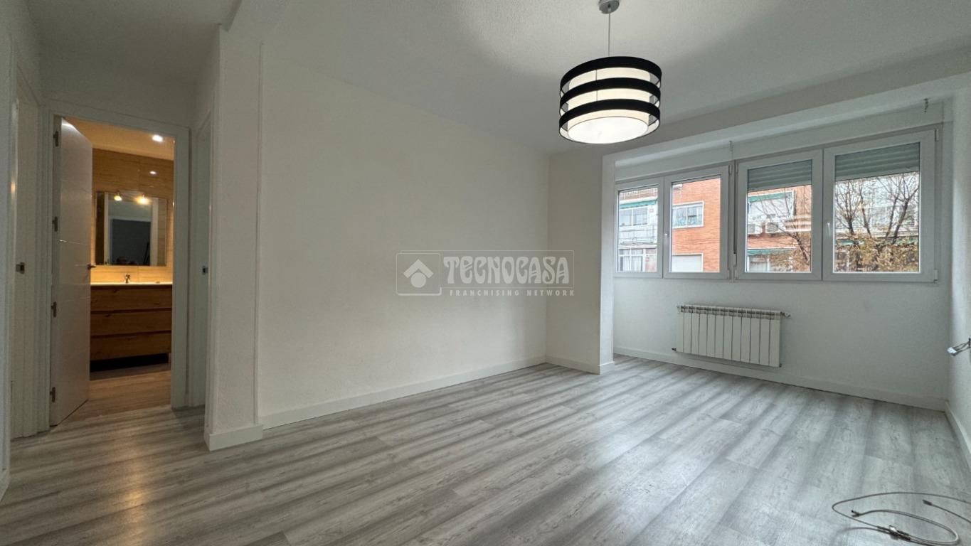 Dormitori de Pis de lloguer en  Madrid Capital amb Calefacció i Terrassa