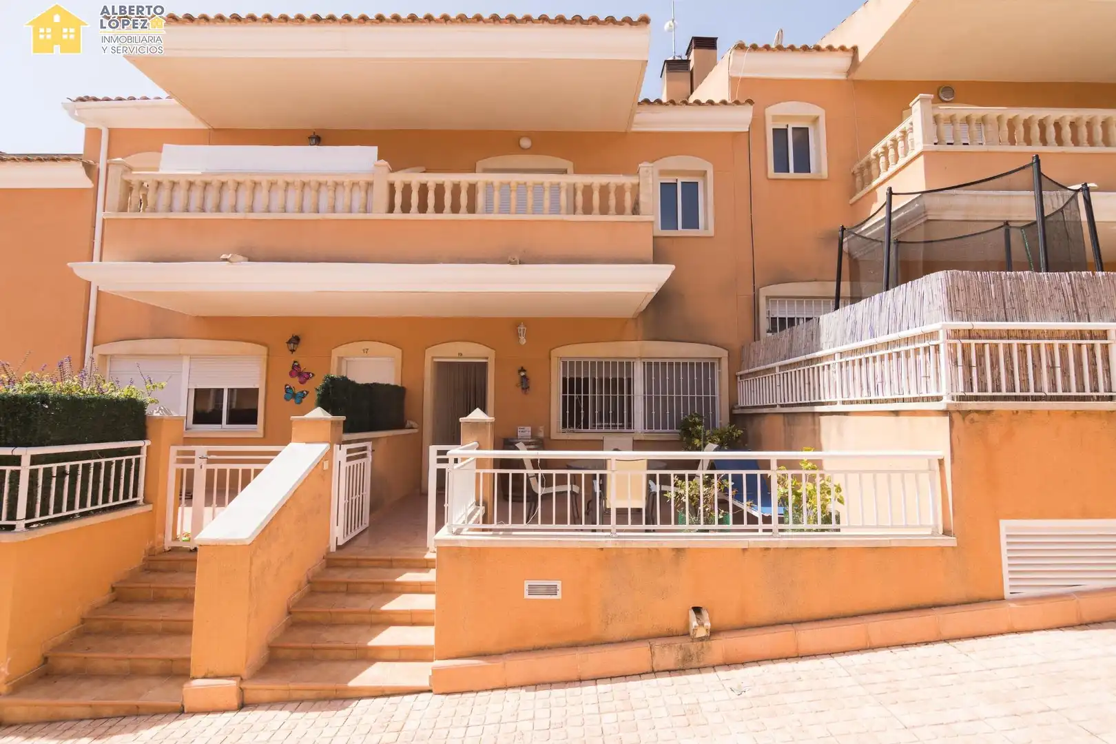 Vista exterior de Casa adosada en venta en Elche / Elx con Aire acondicionado, Calefacción y Balcón