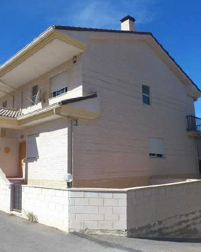 Vista exterior de Casa adosada en venda en Petrer