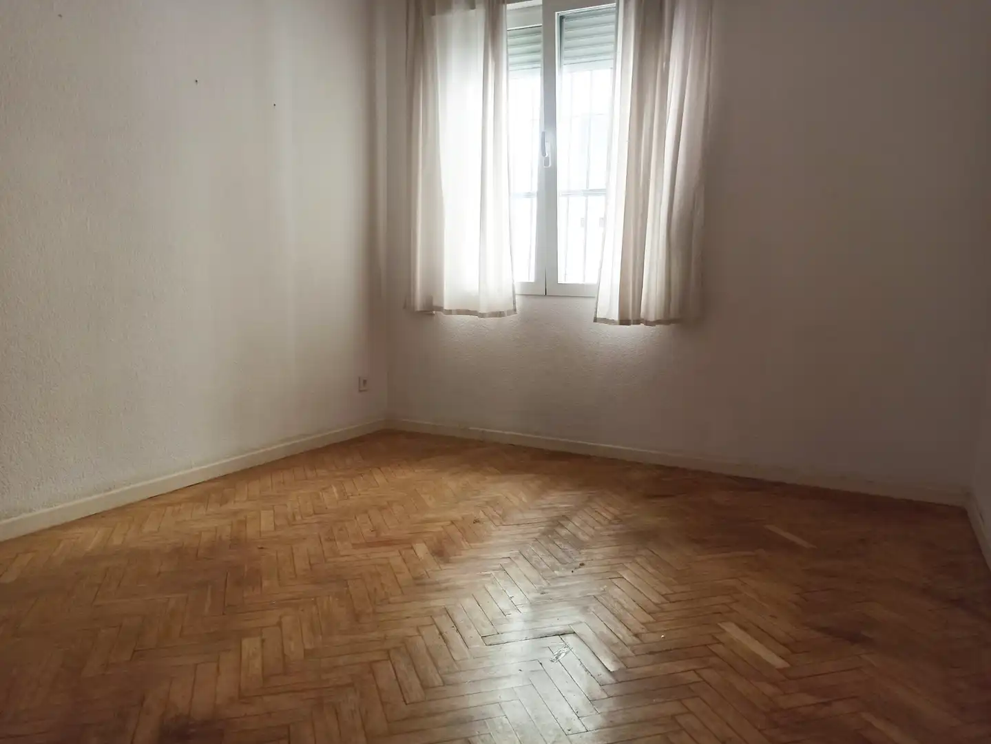 Bedroom of Flat for sale in Madrid  with Air Conditioner, Heating and Parquet flooring