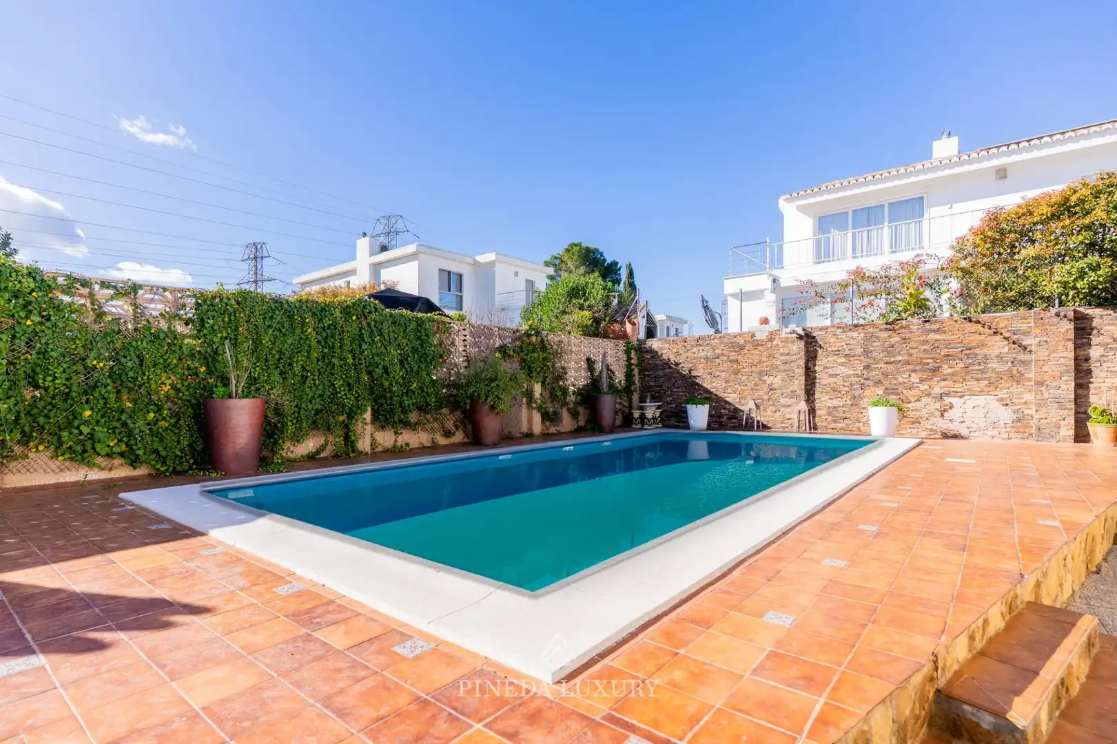Swimming pool of Houses for sale in L'Eliana
