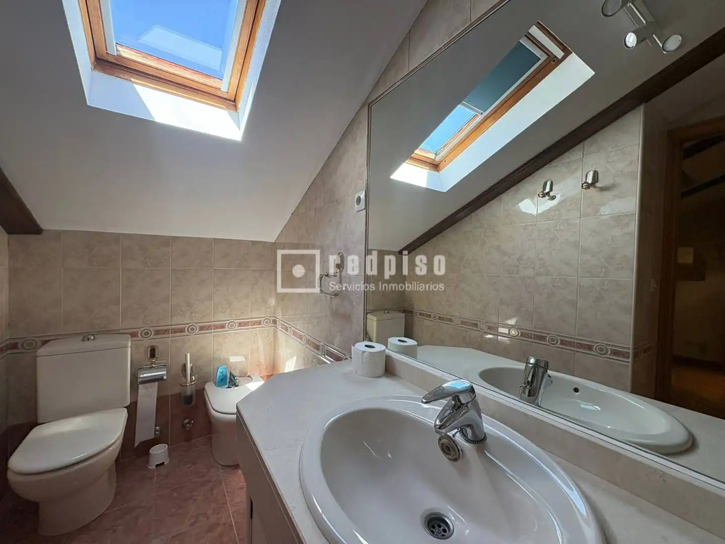 Bathroom of Houses for sale in Tres Cantos  with Air Conditioner, Heating and Parquet flooring