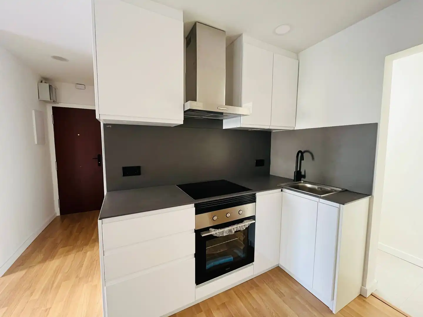 Cocina de Piso en venta en L'Hospitalet de Llobregat con Parquet y Balcón