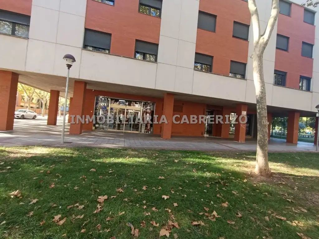 Vista exterior de Local de lloguer en  Logroño amb Aire condicionat, Calefacció i Parquet