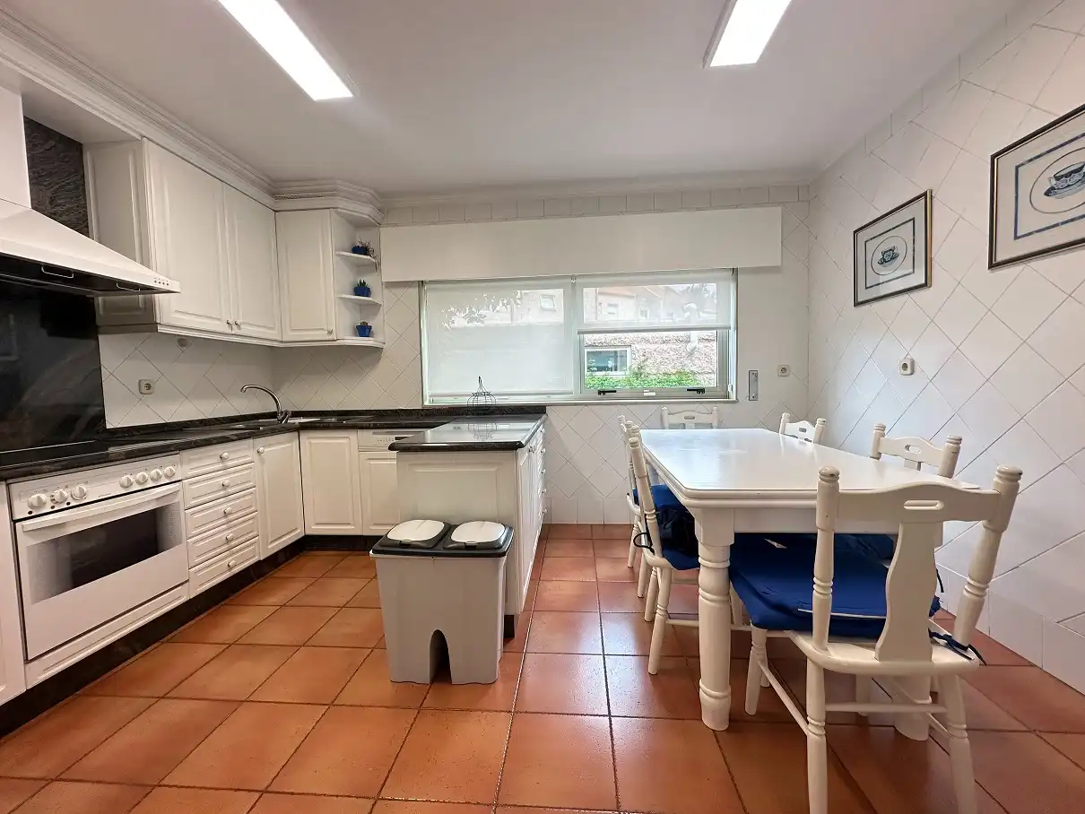 Cocina de Casa o chalet en venta en Santiago de Compostela  con Calefacción, Jardín privado y Parquet