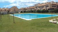 Piscina de Casa adosada en venda en  Huelva Capital amb Aire condicionat, Calefacció i Jardí privat