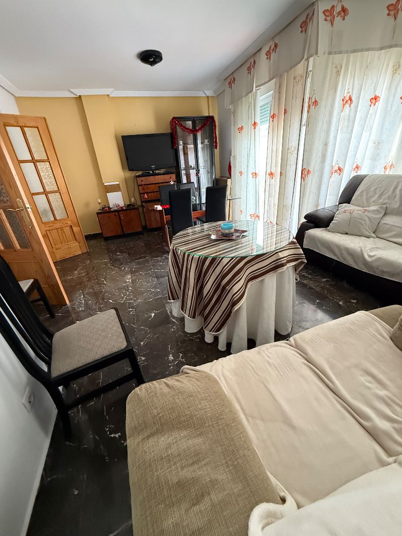 Living room of Flat for sale in Alcalá la Real  with Heating, Furnished and Oven