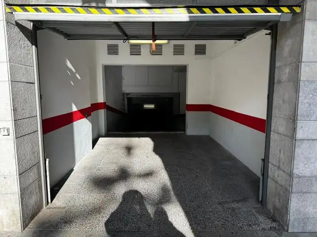 Parkplatz von Garage zum Verkauf in Girona