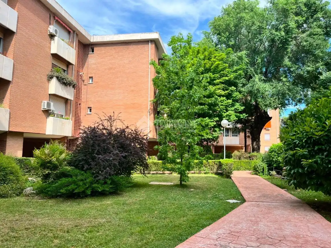 Vista exterior de Piso en venta en Alcalá de Henares con Aire acondicionado