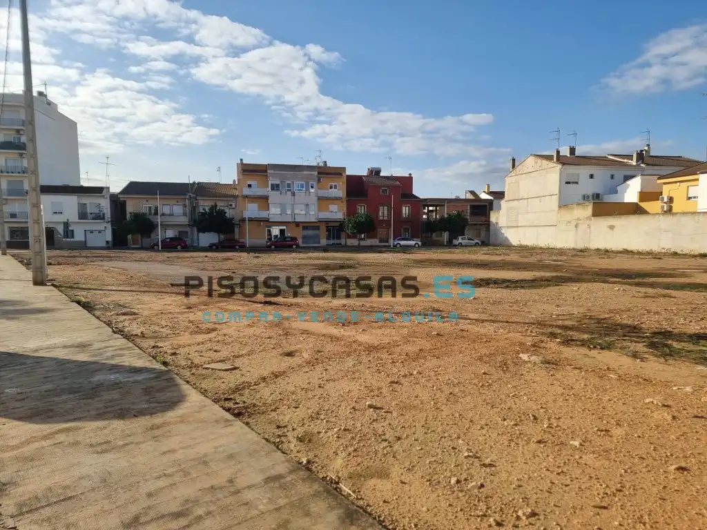 Terreno residencial en venta en Avenida Ausias March