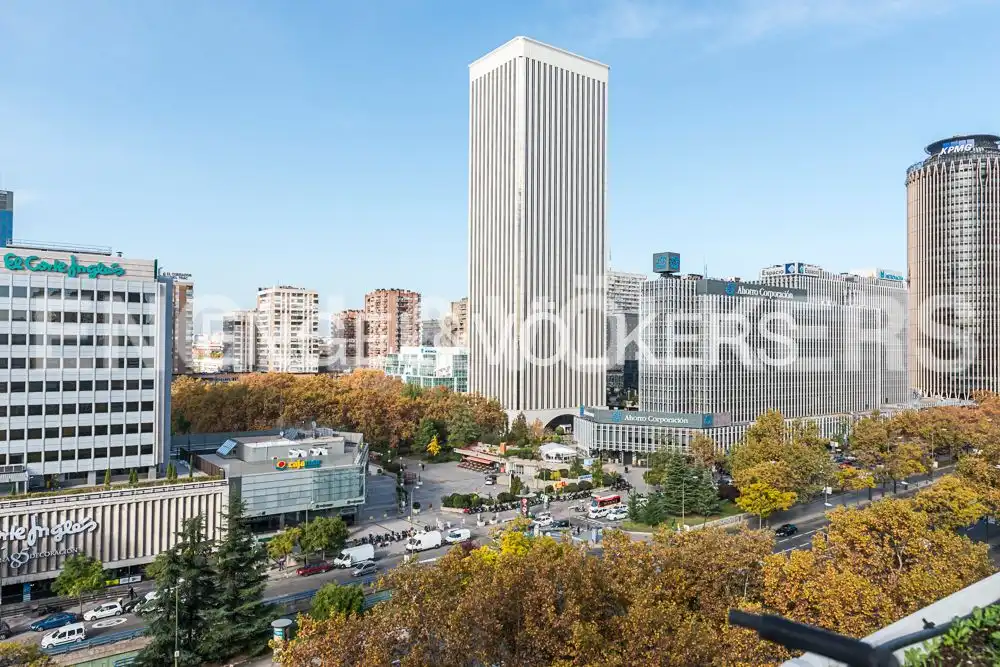 Exterior view of Flat for sale in Madrid  with Heating, Parquet flooring and Storage room