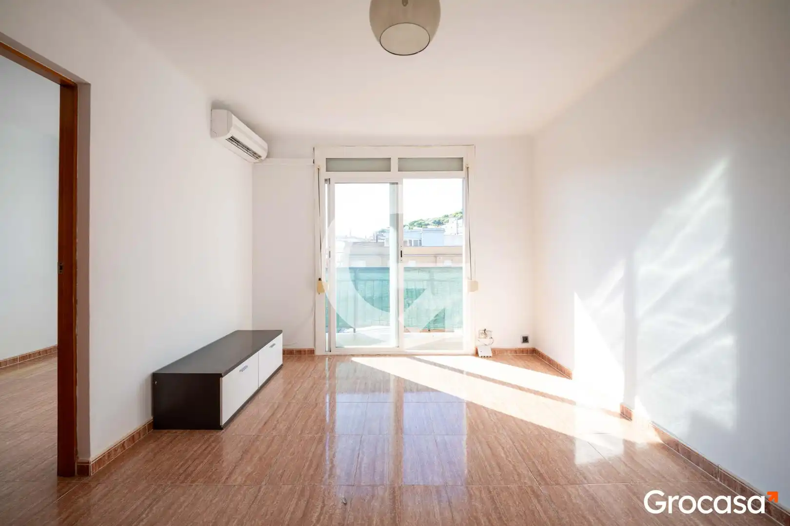 Living room of Flat for sale in Mataró  with Air Conditioner, Oven and TV