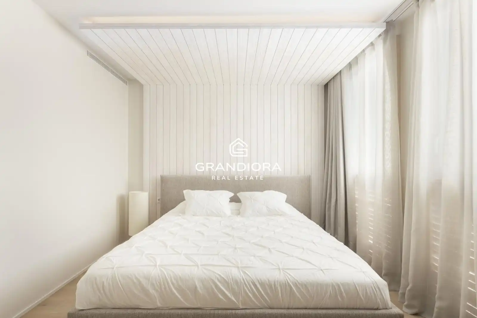 Habitación de Ático en venta en Barcelona con Terraza, Amueblado y Alarma