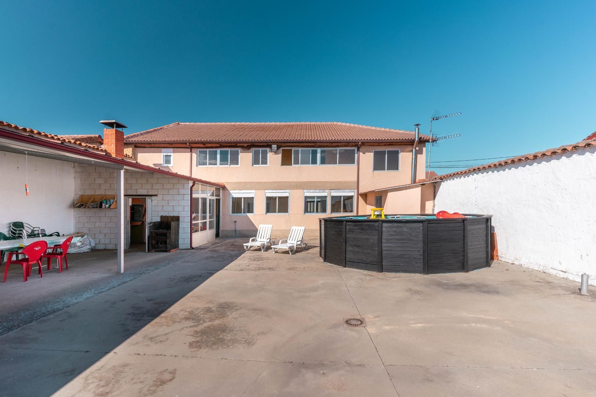 Jardí de Casa o xalet en venda en Riego de la Vega amb Calefacció, Jardí privat i Piscina