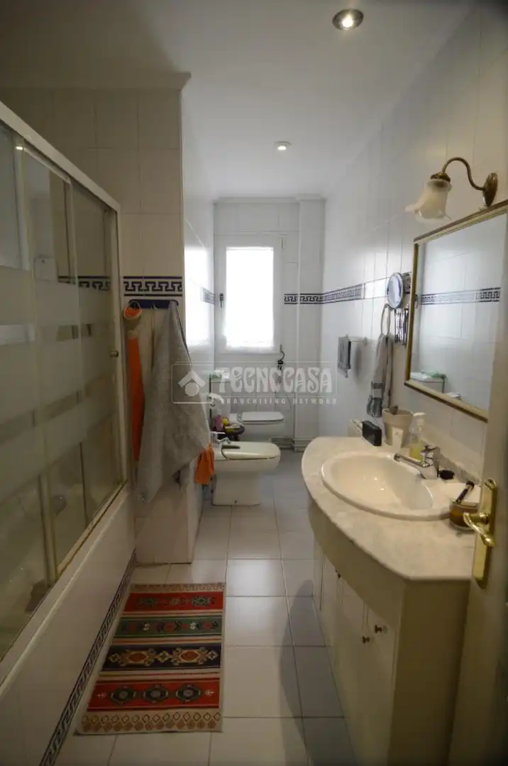 Baño de Piso en venta en Santander con Calefacción, Terraza y Balcón