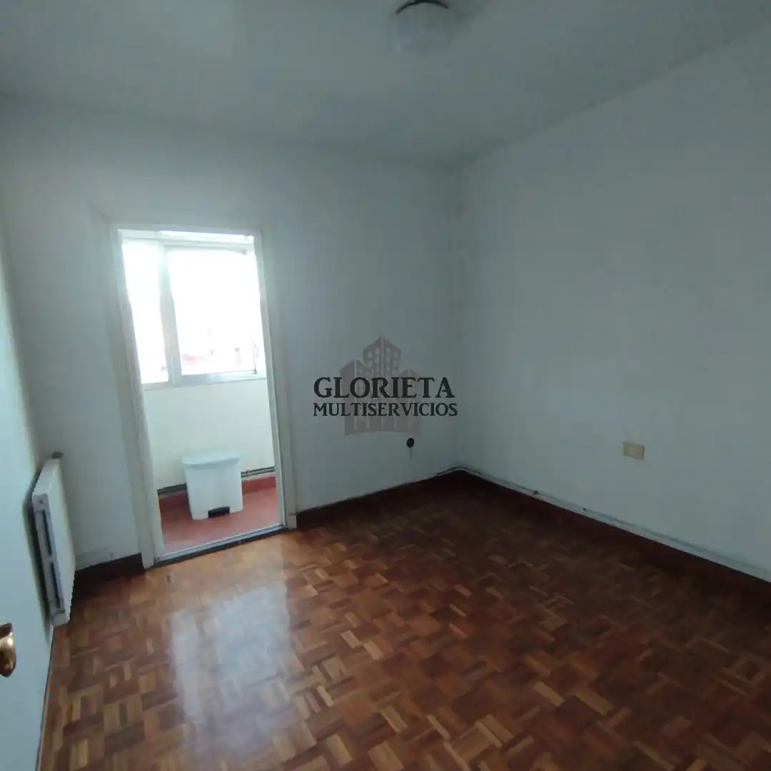 Habitación de Piso en venta en Vigo  con Calefacción, Parquet y Terraza