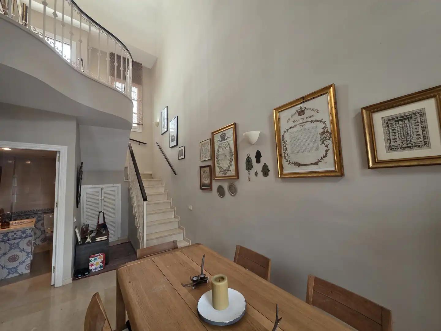 Esszimmer von Einfamilien-Reihenhaus zum Verkauf in La Alcaidesa mit Klimaanlage, Terrasse und Abstellraum
