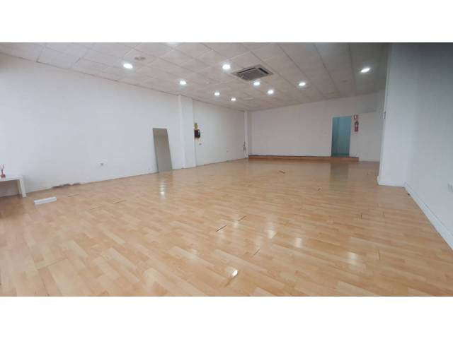 Local comercial en Alquiler en Calle LOPEZ DE RUEDA en Nueva Andalucía