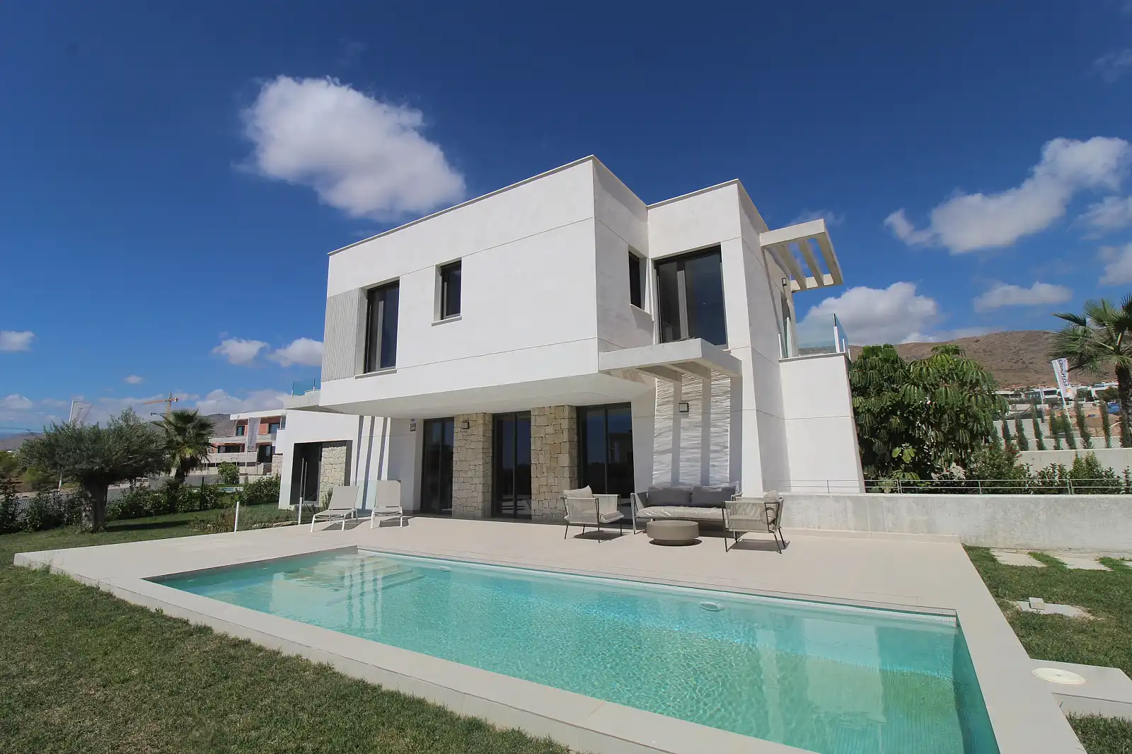 Casa amb terrassa en venda a Golf Bahía