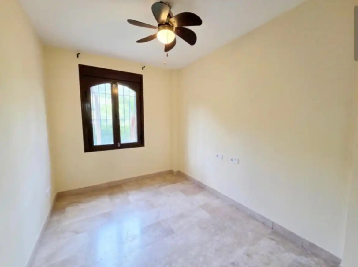 Schlafzimmer von Wohnung zum Verkauf in Estepona mit Klimaanlage, Terrasse und Möbliert