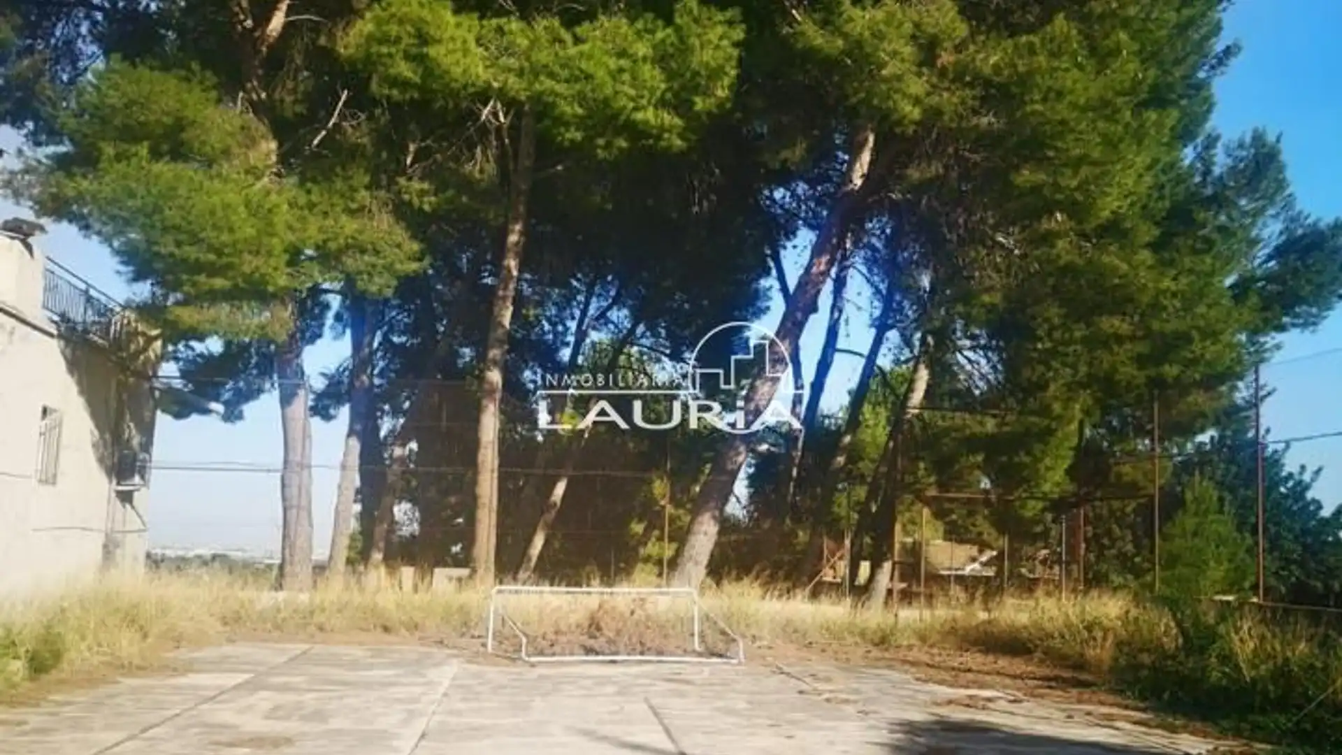 Houses for sale in Chiva  with Private garden and Terrace