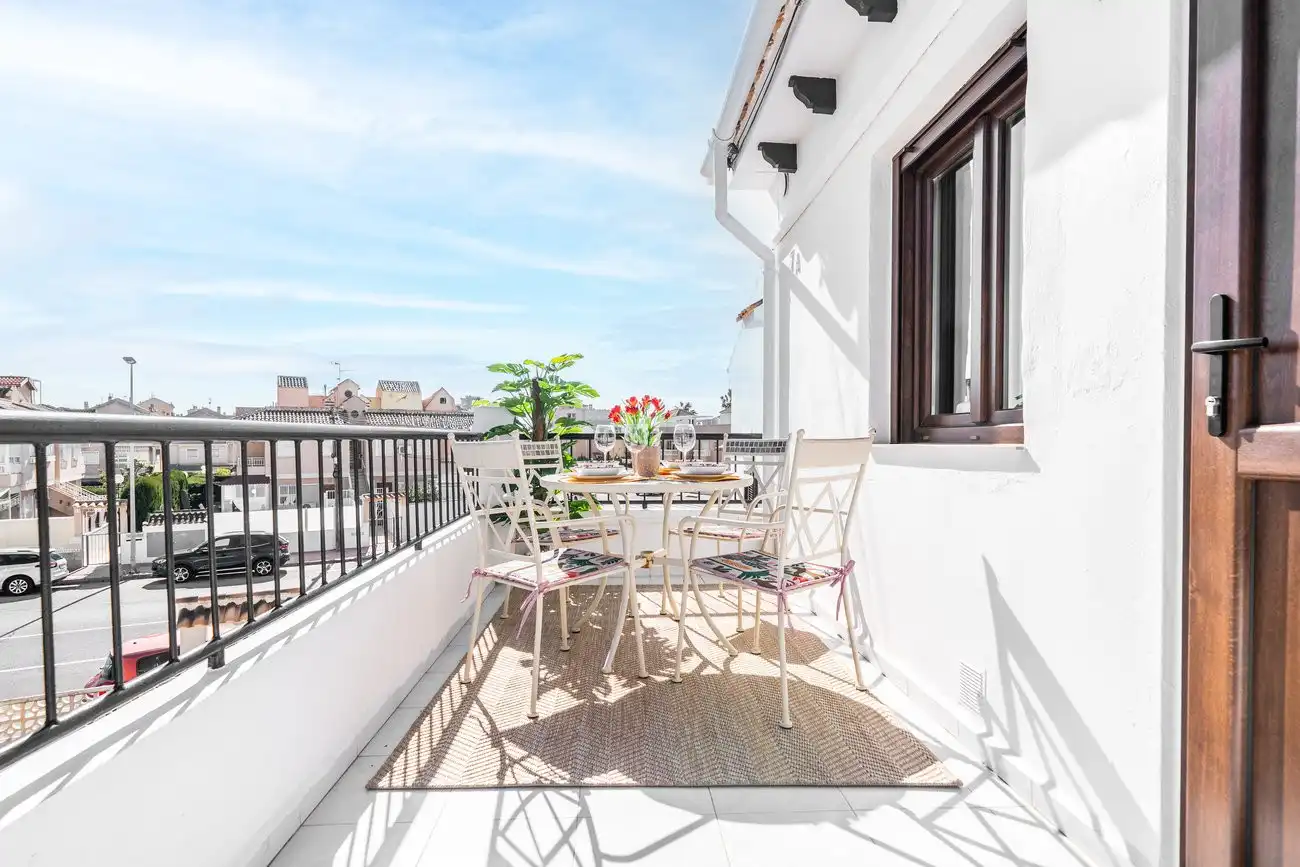 Terraza de Apartamento en venta en Torrevieja con Aire acondicionado, Piscina y Amueblado