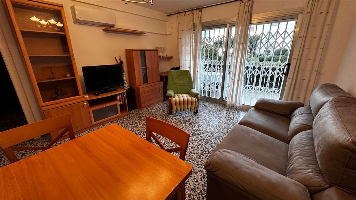 Sala d'estar de Apartament de lloguer en Cambrils amb Calefacció, Terrassa i Moblat