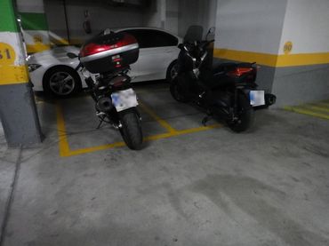 Moto amb ascensor en venda a Calle de Adriano de Utrecht 5