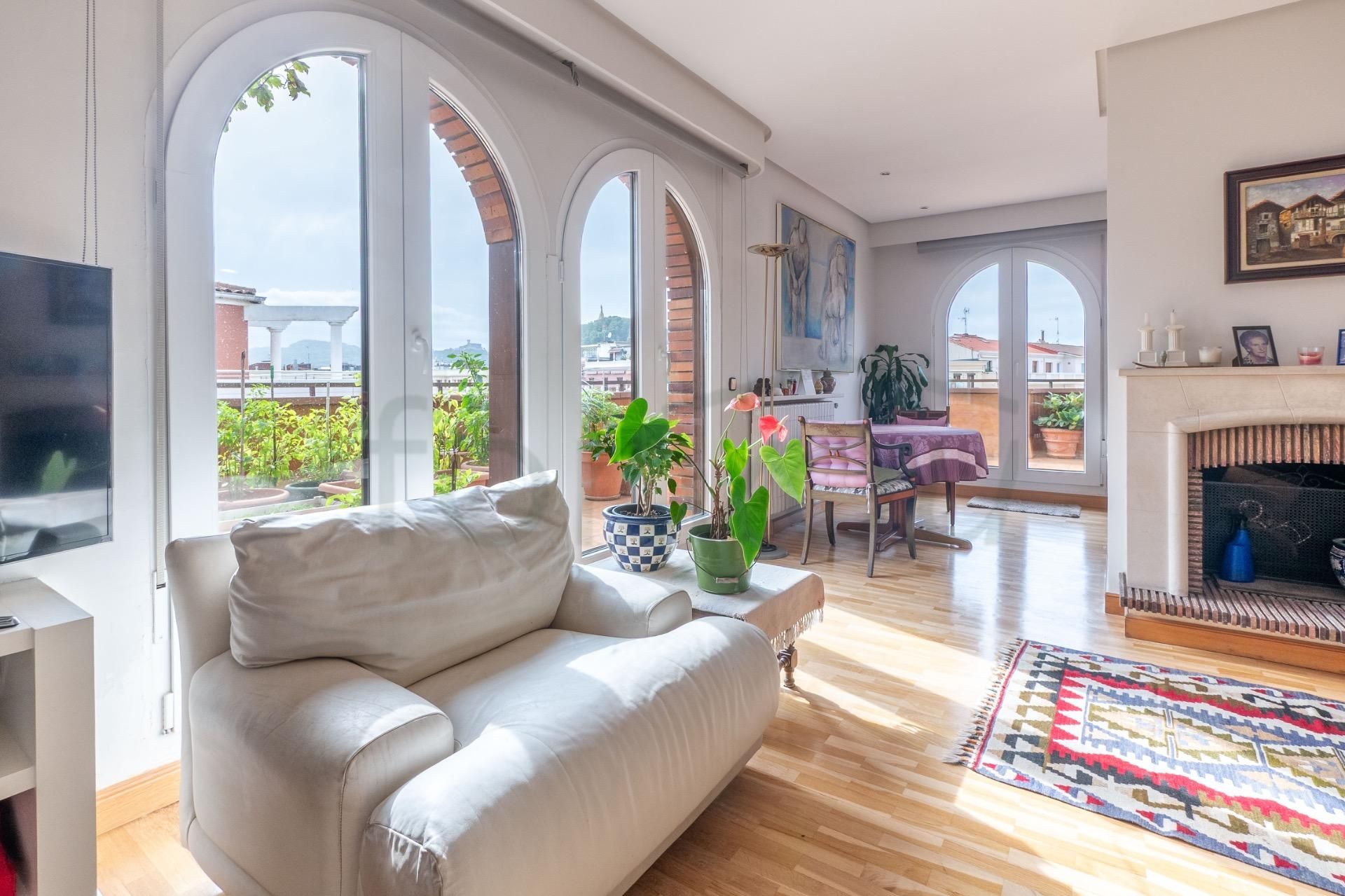 Living room of Flat for sale in Donostia - San Sebastián   with Heating, Terrace and Storage room