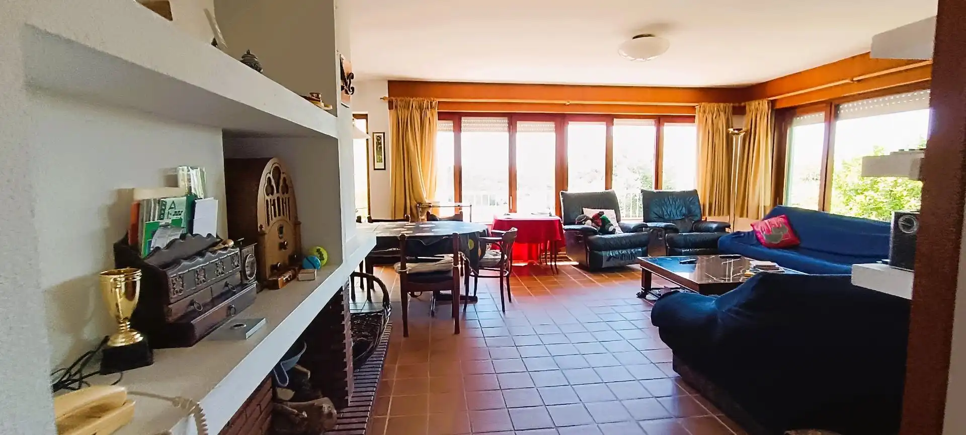 Sala d'estar de Casa o xalet en venda en Oleiros amb Calefacció, Terrassa i Balcó