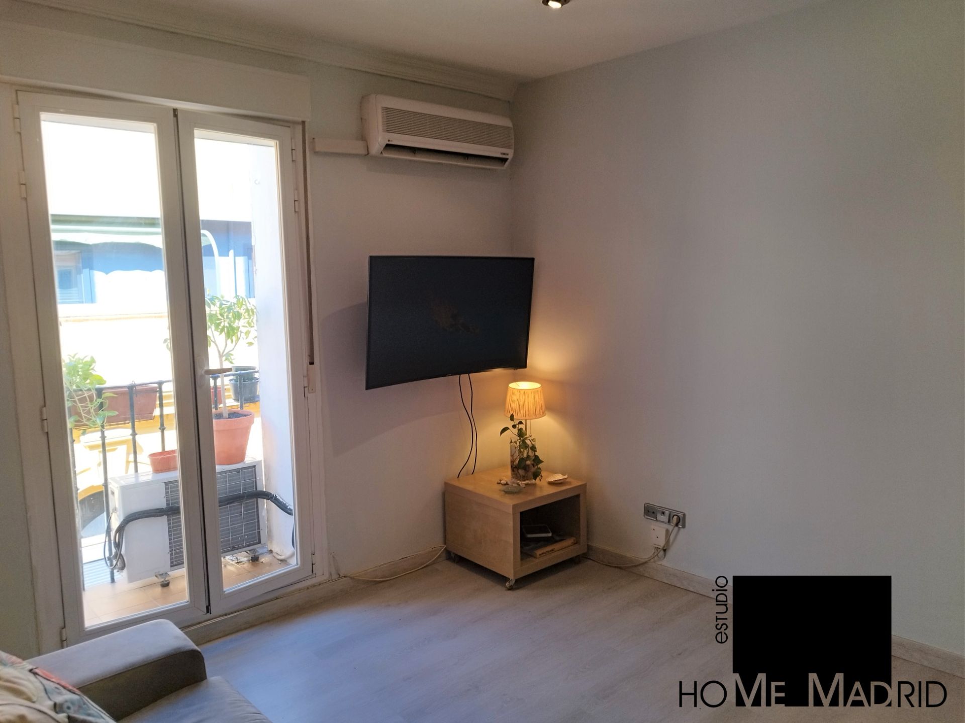 Living room of Study for sale in  Madrid Capital  with Air Conditioner, Heating and Parquet flooring