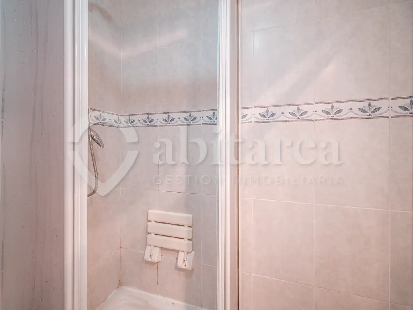 Badezimmer von Wohnung zur Miete in Camargo mit Heizung, Möbliert und Balkon