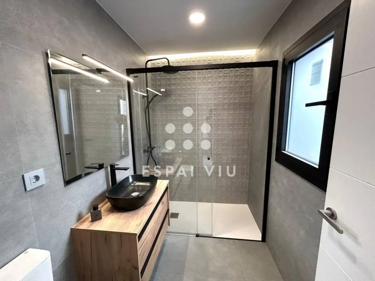 Badezimmer von Haus oder Chalet zum Verkauf in Terrassa mit Klimaanlage, Heizung und Privatgarten