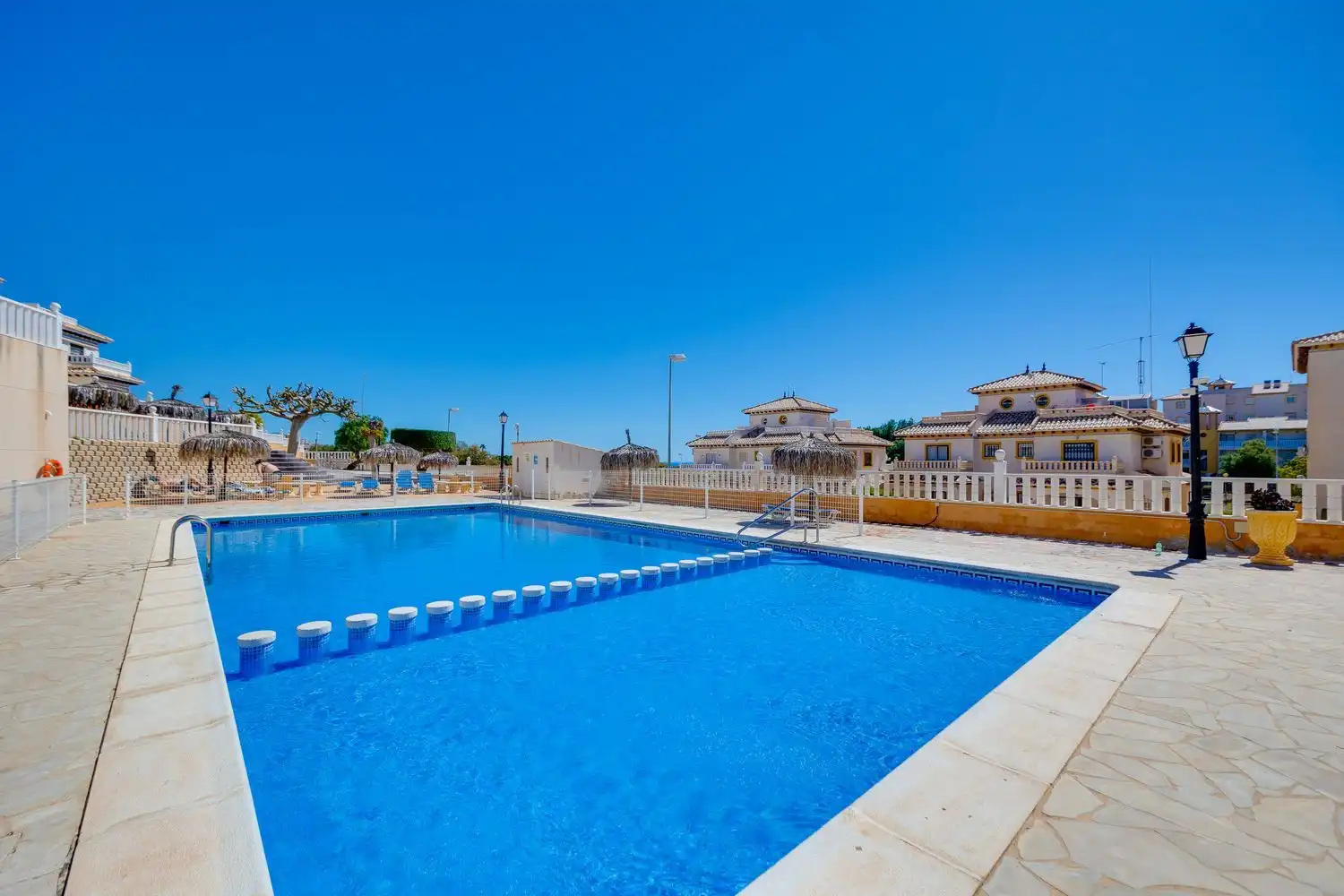 Piscina de Pis en venda en Orihuela amb Aire condicionat, Terrassa i Moblat