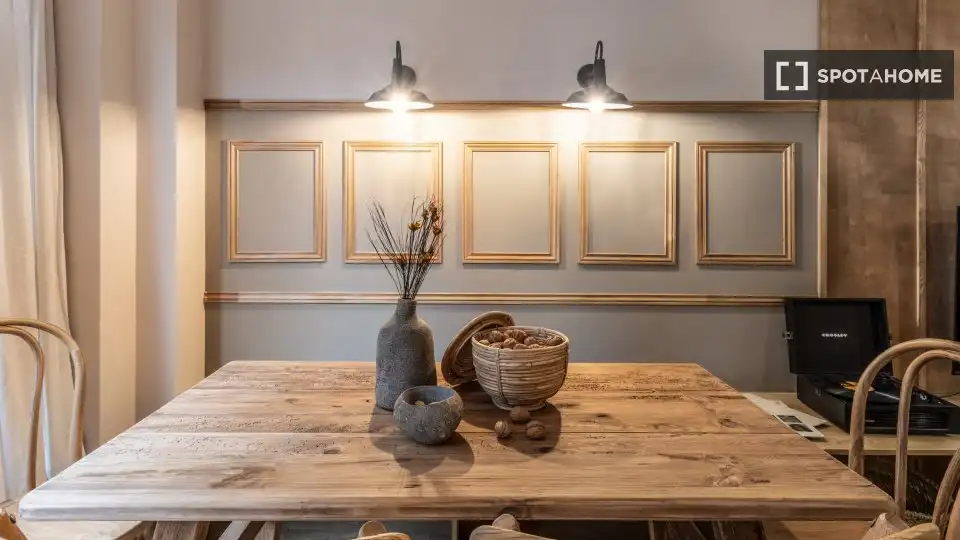 Comedor de Apartamento para compartir en Madrid con Aire acondicionado, Terraza y Amueblado