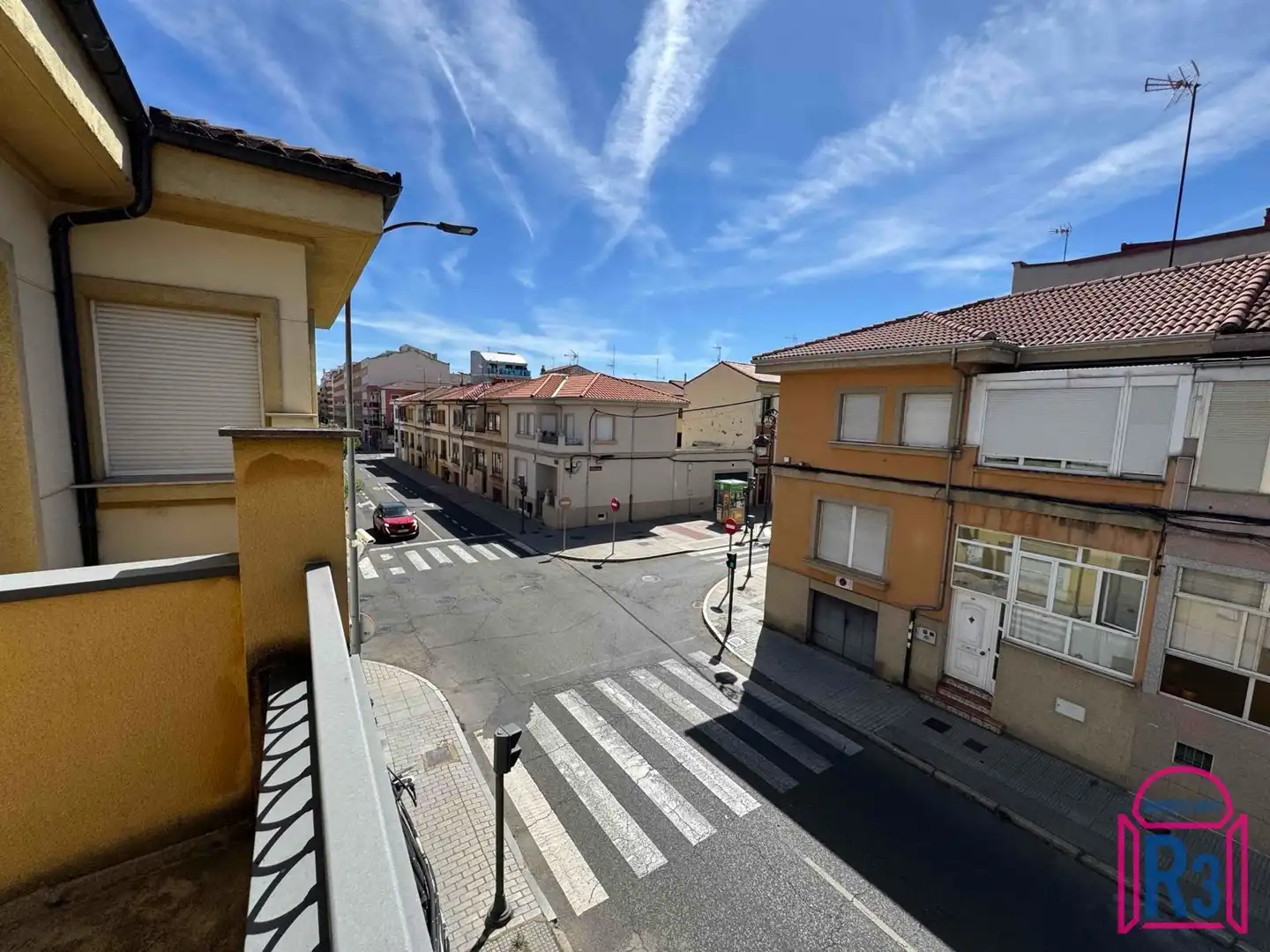 Vista exterior de Casa o xalet en venda en León Capital  amb Calefacció, Terrassa i Traster